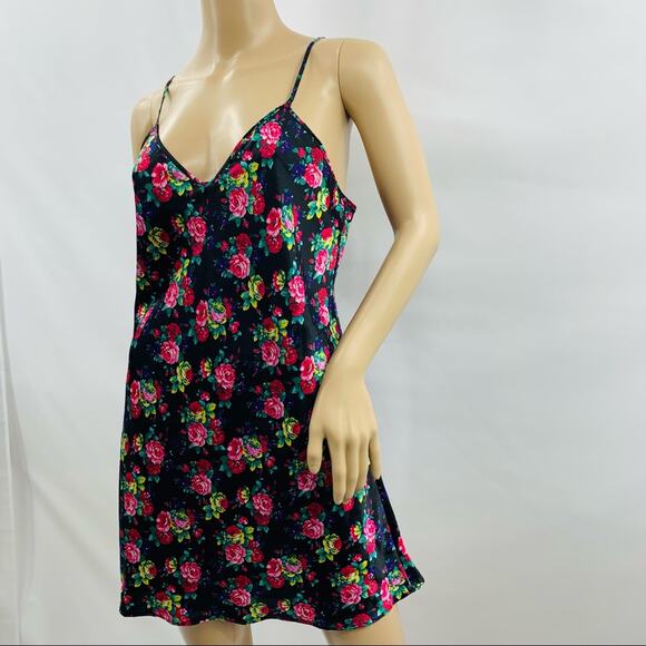 Val • Mode Lingerie Floral Rose Nightgown - Picture 4 of 8